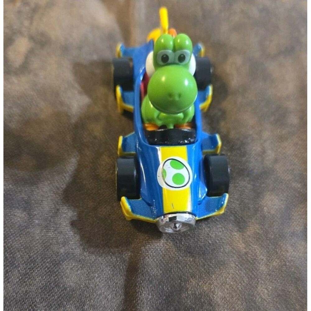 Hot Wheels Mario Kart Yoshi Mach 8 Blue Yellow Diecast Car 1:64 Scale GBG27